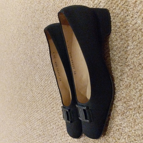 Salvatore Ferragamo Black Flats with Plastic Logo Bow 7.5 - Picture 3 of 9
